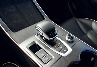 Подержанный автомобиль Omoda C5 2023 года (10 фото)