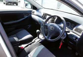 Подержанный автомобиль Toyota Corolla Wagon 2002 года (14 фото)
