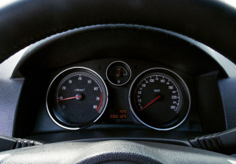 Подержанный автомобиль Opel Astra Hatchback 2010 года (9 фото)