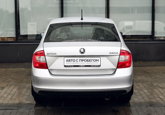 Подержанный автомобиль Skoda Rapid Liftback 2014 года (4 фото)