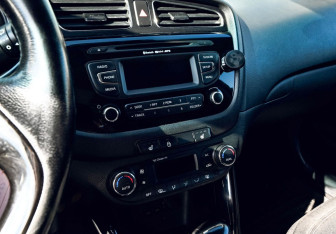 Подержанный автомобиль Kia Ceed Hatchback 2014 года (11 фото)