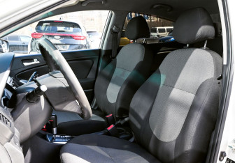 Подержанный автомобиль Hyundai Solaris Sedan 2011 года (14 фото)