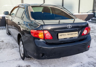 Подержанный автомобиль Toyota Corolla Sedan 2008 года (3 фото)