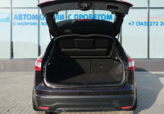Подержанный автомобиль Nissan Qashqai 2014 года (19 фото)