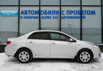 Подержанный автомобиль Toyota Corolla Sedan 2007 года (6 фото)