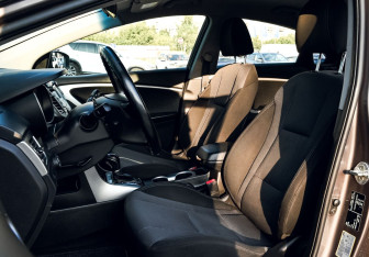 Подержанный автомобиль Hyundai i30 Hatchback 2014 года (16 фото)