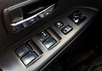 Подержанный автомобиль Mitsubishi ASX 2013 года (12 фото)