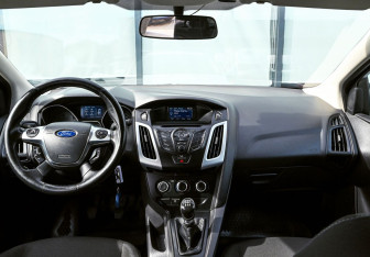 Подержанный автомобиль Ford Focus Hatchback 2011 года (18 фото)