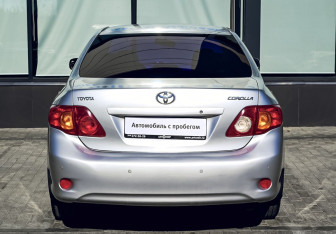 Подержанный автомобиль Toyota Corolla Sedan 2007 года (4 фото)