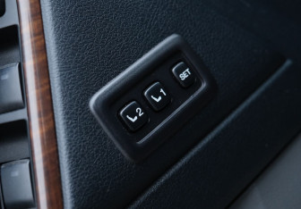 Подержанный автомобиль Toyota Land Cruiser Prado 2010 года (13 фото)