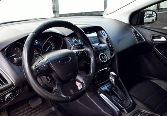 Подержанный автомобиль Ford Focus Hatchback 2013 года (10 фото)