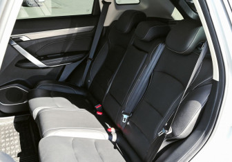 Подержанный автомобиль Geely Atlas Pro 2022 года (16 фото)