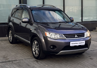 Подержанный автомобиль Mitsubishi Outlander 2007 года (7 фото)