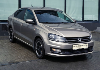 Подержанный автомобиль Volkswagen Polo Sedan 2017 года (18 фото)