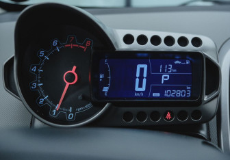 Подержанный автомобиль Chevrolet Aveo Sedan 2013 года (17 фото)