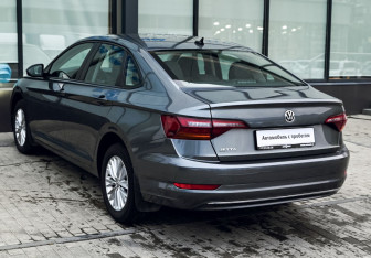 Подержанный автомобиль Volkswagen Jetta Sedan 2020 года (3 фото)