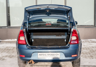 Подержанный автомобиль Renault Logan Sedan 2011 года (17 фото)