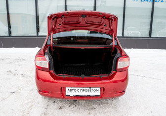 Подержанный автомобиль Renault Logan Sedan 2014 года (15 фото)