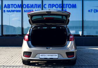 Подержанный автомобиль Kia Ceed Hatchback 2016 года (21 фото)