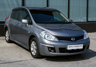 Подержанный автомобиль Nissan Tiida Hatchback 2012 года (7 фото)