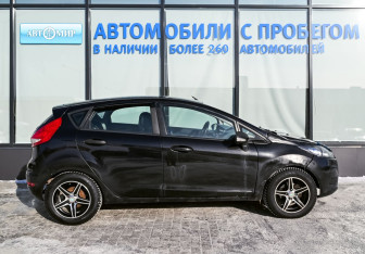 Подержанный автомобиль Ford Fiesta Hatchback 2008 года (6 фото)