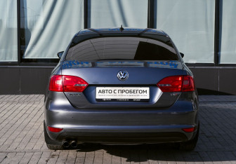 Подержанный автомобиль Volkswagen Jetta Sedan 2013 года (4 фото)