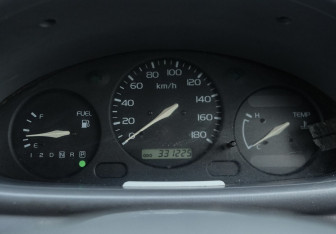 Подержанный автомобиль Nissan March Hatchback 2001 года (15 фото)