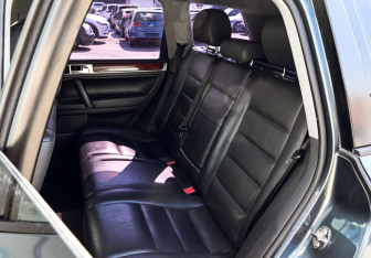 Подержанный автомобиль Volkswagen Touareg 2007 года (15 фото)
