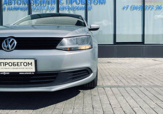 Подержанный автомобиль Volkswagen Jetta Sedan 2014 года (10 фото)