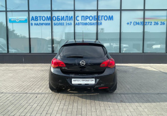 Подержанный автомобиль Opel Astra Hatchback 2011 года (4 фото)