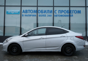 Подержанный автомобиль Hyundai Solaris Sedan 2011 года (2 фото)