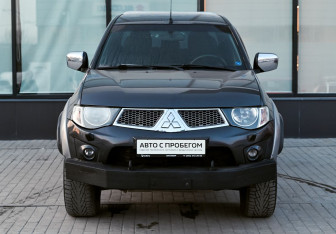 Подержанный автомобиль Mitsubishi L200 2012 года (8 фото)