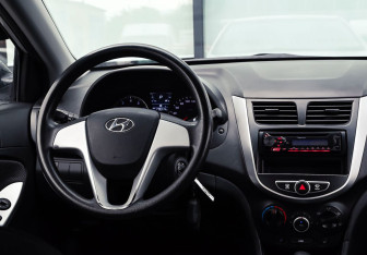 Подержанный автомобиль Hyundai Solaris Sedan 2012 года (9 фото)