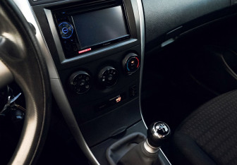 Подержанный автомобиль Toyota Corolla Sedan 2012 года (11 фото)