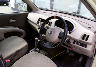 Подержанный автомобиль Nissan March Hatchback 2004 года (15 фото)
