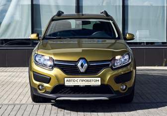 Подержанный автомобиль Renault Sandero 2017 года (8 фото)