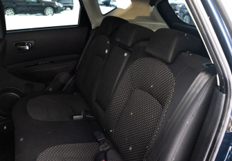 Подержанный автомобиль Nissan Qashqai 2008 года (18 фото)