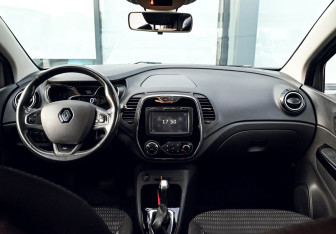 Подержанный автомобиль Renault Kaptur 2017 года (19 фото)