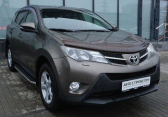 Подержанный автомобиль Toyota RAV4 2013 года (7 фото)