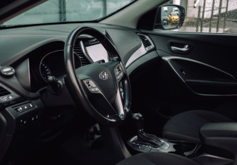 Подержанный автомобиль Hyundai Santa Fe 2012 года (9 фото)