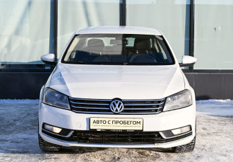 Подержанный автомобиль Volkswagen Passat Sedan 2012 года (8 фото)