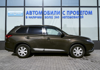 Подержанный автомобиль Mitsubishi Outlander 2018 года (6 фото)