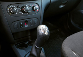 Подержанный автомобиль Renault Sandero 2019 года (16 фото)