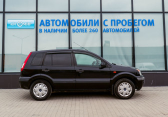 Подержанный автомобиль Ford Fusion 2008 года (6 фото)
