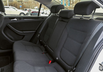 Подержанный автомобиль Volkswagen Jetta Sedan 2013 года (19 фото)