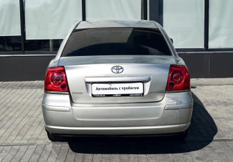 Подержанный автомобиль Toyota Avensis Sedan 2006 года (4 фото)