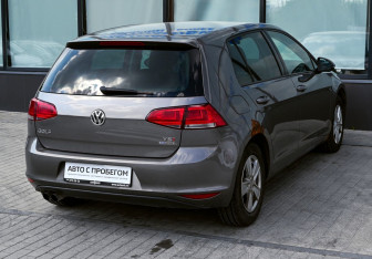 Подержанный автомобиль Volkswagen Golf Hatchback 2013 года (5 фото)