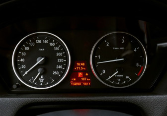 Подержанный автомобиль BMW X5 2013 года (9 фото)