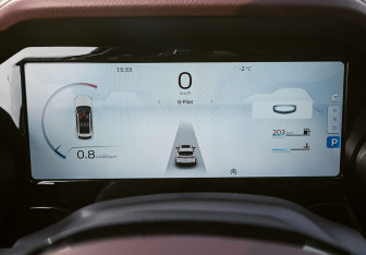 Подержанный автомобиль Geely Monjaro 2023 года (9 фото)