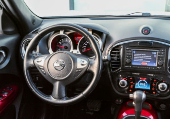 Подержанный автомобиль Nissan Juke 2011 года (16 фото)